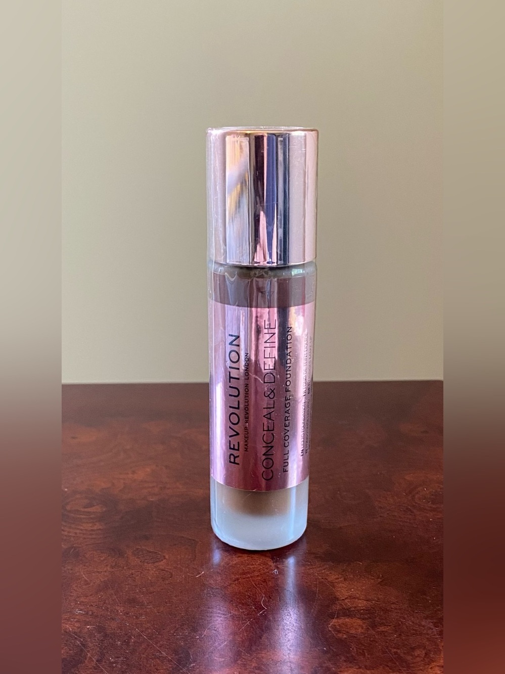 Revolution Conceal & Define Foundation - Shade F17